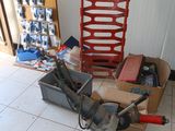 a small machine that is sitting on the floor in a room