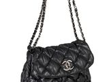Sac à bandoulière Chanel en cuir d'agneau matelassé noir