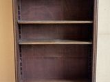 paire de bibliothèques anciennes avec plateau en marbre et pieds en bois