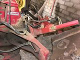 a picture of a machine that is sitting in the dirt
