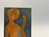une photo d'un tableau représentant un homme avec un oiseau sur l'épaule