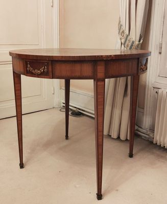 Table ronde en bois de placage marqueté de filets et losange…