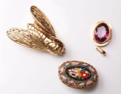 Réunion de bijoux fantaisie comprenant :