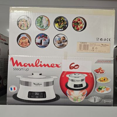 une boîte de nourriture posée sur une étagère dans un magasin
