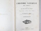 un livre ouvert sur lequel figure l'image d'un poisson