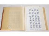 un livre ouvert avec des timbres sur une table