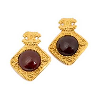 paire de boucles d'oreilles en or et en grenatite