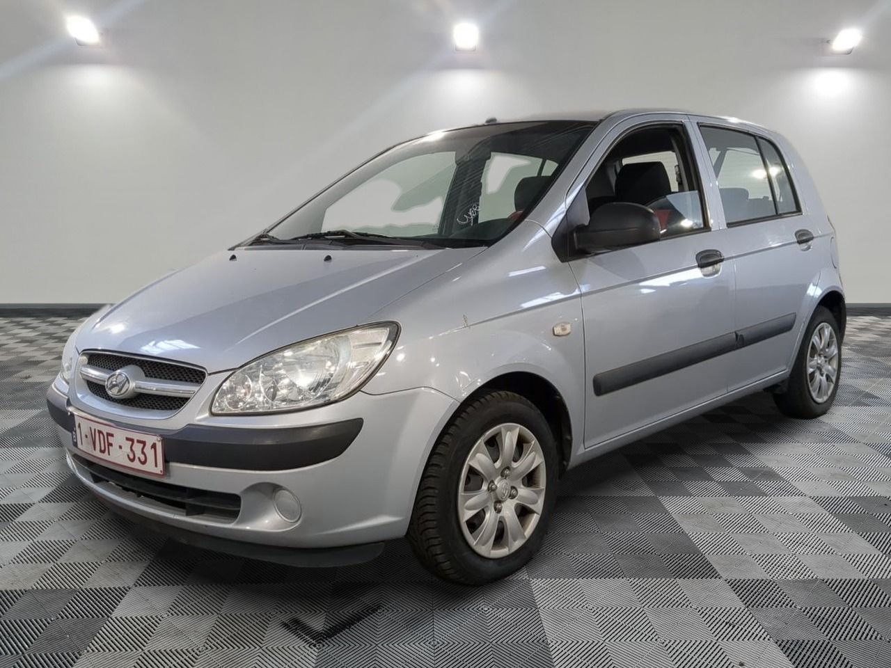 HYUNDAI - GETZ 1.1 12V - ES - Mise en service: 14/10/2008 - véhicule et carte grise belge Fuite d'huile au niveau du ...