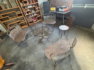 many chairs and tables in a room with bookshelves