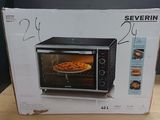 emballage pour four à micro-ondes posé sur une table, contenant une pizza