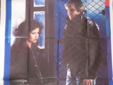 affiche de cinéma pour le film « Police », sur laquelle figurent un homme et une femme debout devant une fenêtre