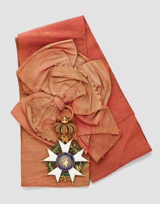 an image of a scarf with a medal on top of it