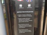 a sign on the side of a machine that says instructions for people to use the machine