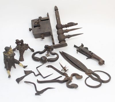 Superbe lot d'art populaire en fer forgé, outils anciens, he…