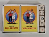 deux cartes à jouer dans une boîte, sur lesquelles figurent l'image d'un homme et d'une femme