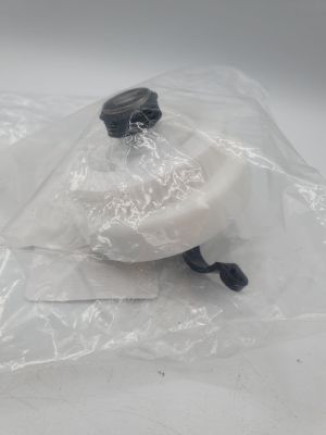 deux rouleaux de papier toilette emballés dans des sacs en plastique