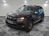 la photo d'une voiture de couleur sombre garée dans un garage