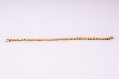 an image of a gold chain on a white background