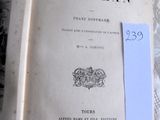 un vieux livre avec l'image d'une femme