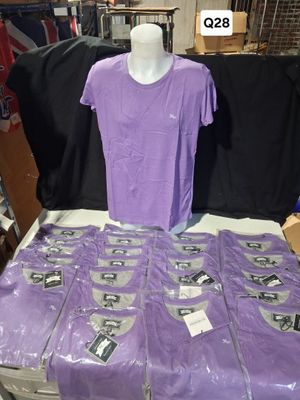 un lot de 28 T-shirt neuf