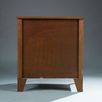 Petite commode d’entre-deux à façade légèrement bombée en ac… (photo 3)