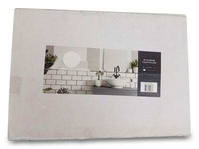 une photo d'une photo d'une salle de bains dans une boîte