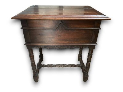 Une table à plateau basculant (accident à la ceinture) repos…