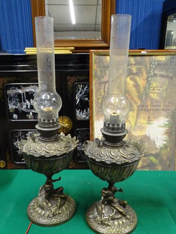 Paire de lampes à pétrole en bronze H : 54 (totale)