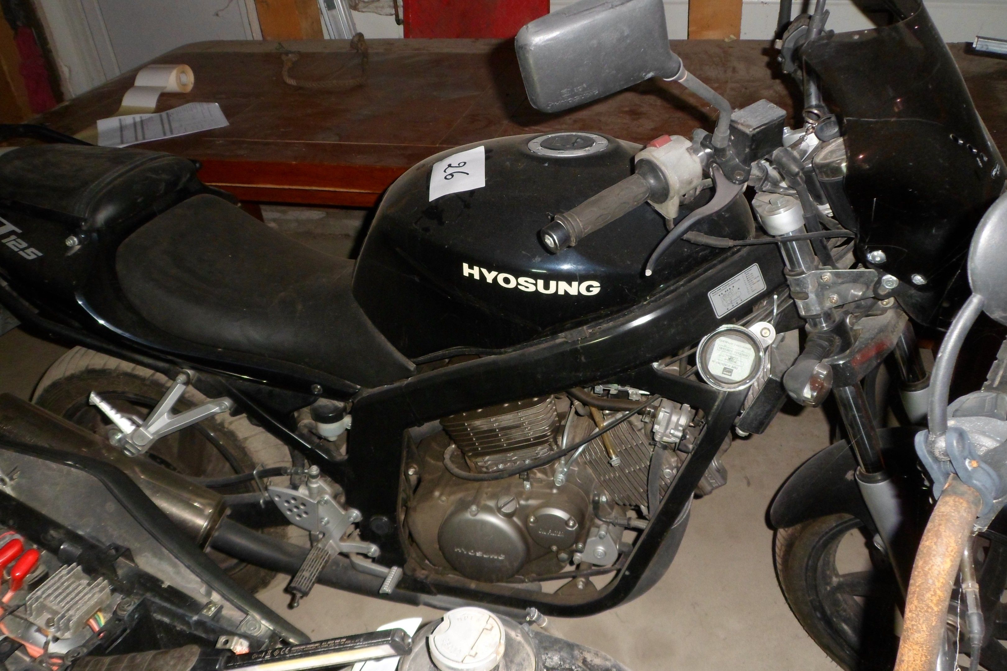 (A vendre pour pièces) 1 MOTO HYOSUNG