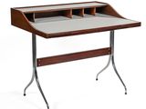 un bureau en bois avec un plateau en verre et des pieds en métal