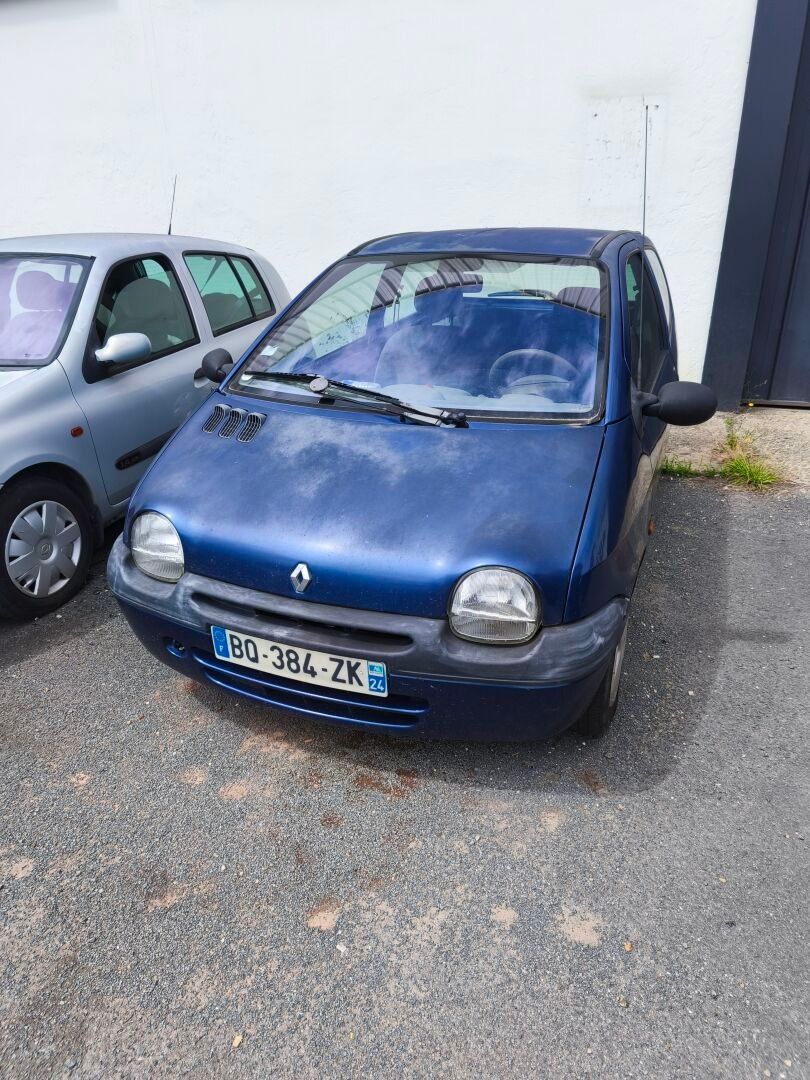 RENAULT TWINGO INITIALE - VENTE RESERVEE A PROFESSIONNEL DE …