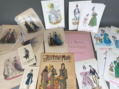 beaucoup de vieux livres de mode sur la table
