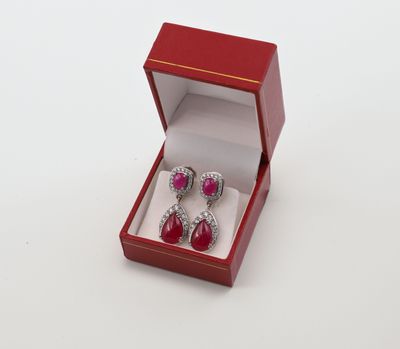 Paire de boucles dŐoreilles - Rubis cabochon