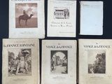quatre livres posés sur une table, avec la photo d'un homme à dos de chameau