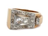 l'image d'une bague ornée de diamants