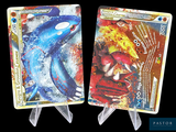 deux cartes Pokémon exposées sur un fond noir