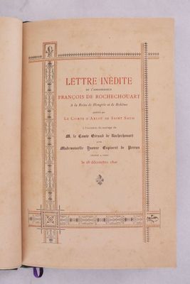 un livre ouvert dont la couverture représente une croix