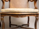 two chairs that are sitting next to each other