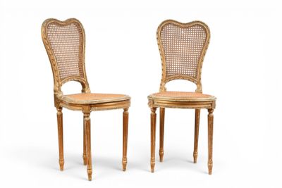 paire de chaises d'appoint à dossier en rotin de style Louis XVI