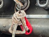 a bunch of keys attached to the front of a car