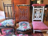 three chairs that are sitting on a rug in a room