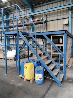 Plateforme longueur 6 x 3 m avec escalier et 4 travées d'étagères galv - Photo 1