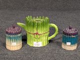 trois vases conçus pour ressembler à des asperges