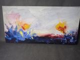 une peinture représentant des fleurs sur une toile, sur fond noir