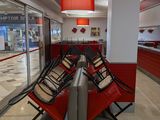a lot of chairs that are sitting in the middle of a room