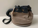 an image of a small bag with a black handle