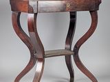 l'image d'une petite table avec un tiroir