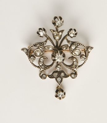 une image représentant une broche ornée d'une multitude de diamants