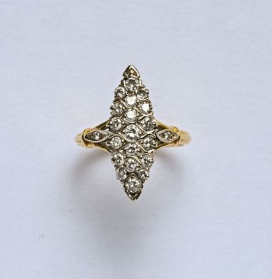 Bague Marquise en or 18K (750/oo) de deux tons, le plateau p…