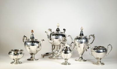 Service à thé et à café en métal argenté, avec tasses et soucoupes assorties